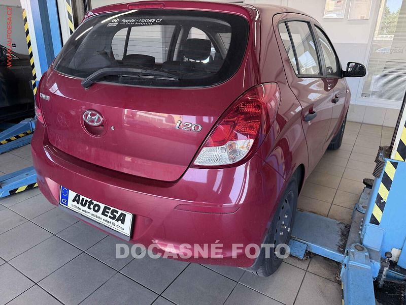 Hyundai i20 (2014) 1.2i, AC, STK8/28 - fotka 2 z 3