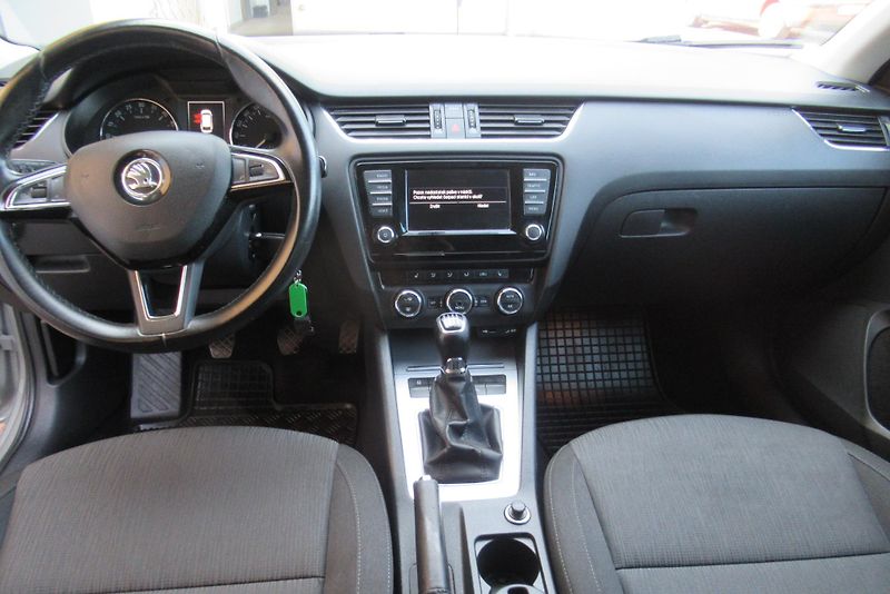 Škoda Octavia 2.0 TDi AUT.KLIMA NAVIGACE - fotka 10 z 21