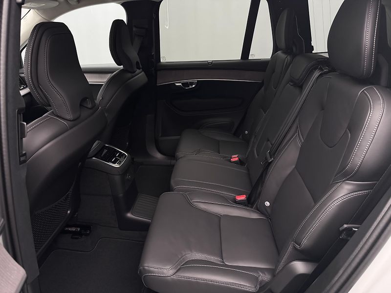 Volvo XC90 (2026) T8 AWD RECHARGE ULTRA DARK 7m - fotka 5 z 28