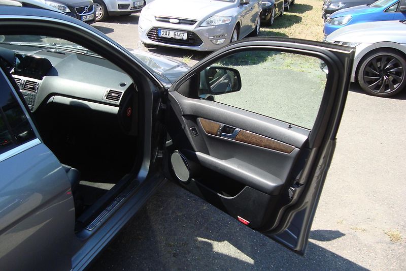 Mercedes-Benz Třídy C (2008) 220CDi,AUT,ČR,Servisní kniha - fotka 38 z 65