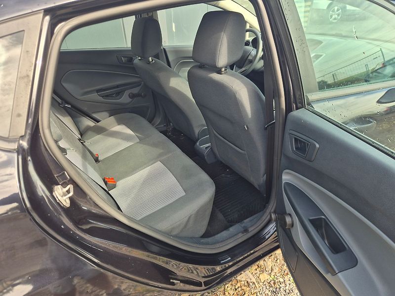 Ford Fiesta 1.2i 44kW, klima - fotka 18 z 22