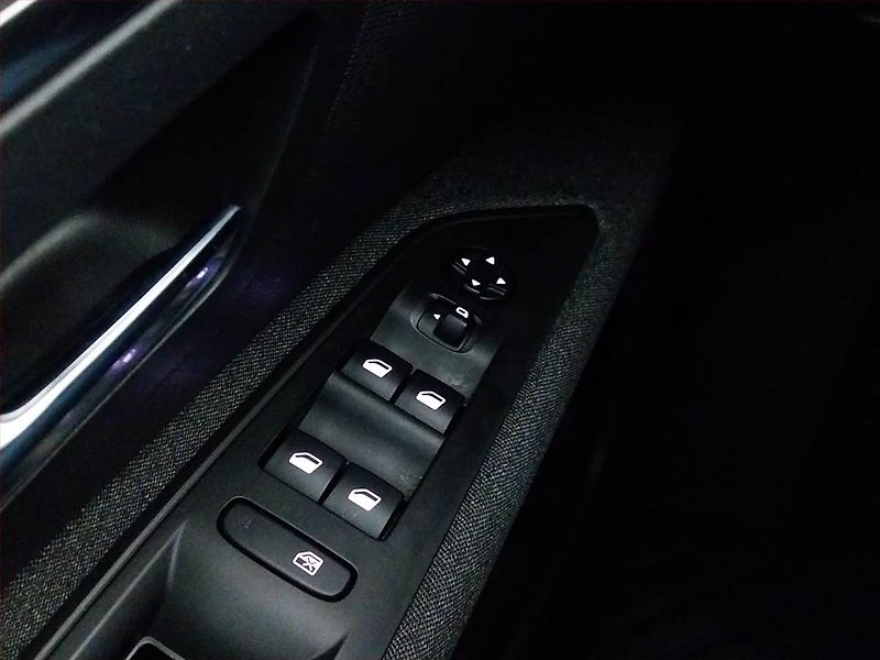 Peugeot 5008 (2019) 1.5 BlueHDi, 7 míst, Tempomat - fotka 18 z 19