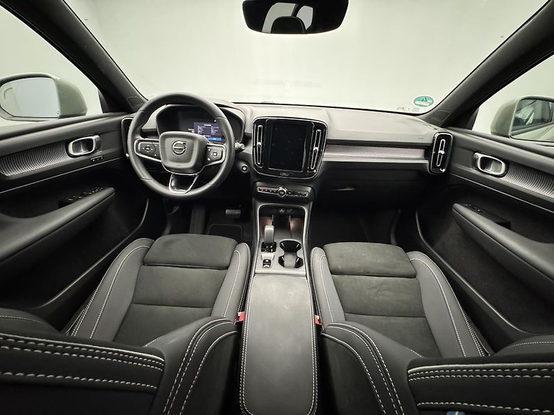 Volvo XC40 B3 CORE AUT  - fotka 2 z 42