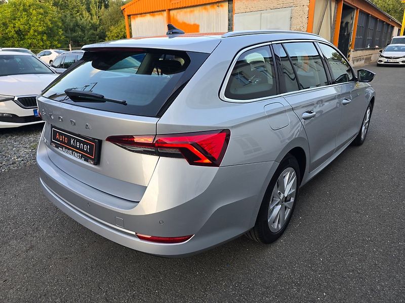 Škoda Octavia 2.0TDi 110kW DSG STYLE + NAVI - fotka 4 z 23
