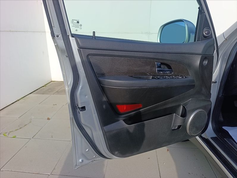SsangYong Rexton 2,0 RX200 7MÍST TEMPOMAT - fotka 12 z 31