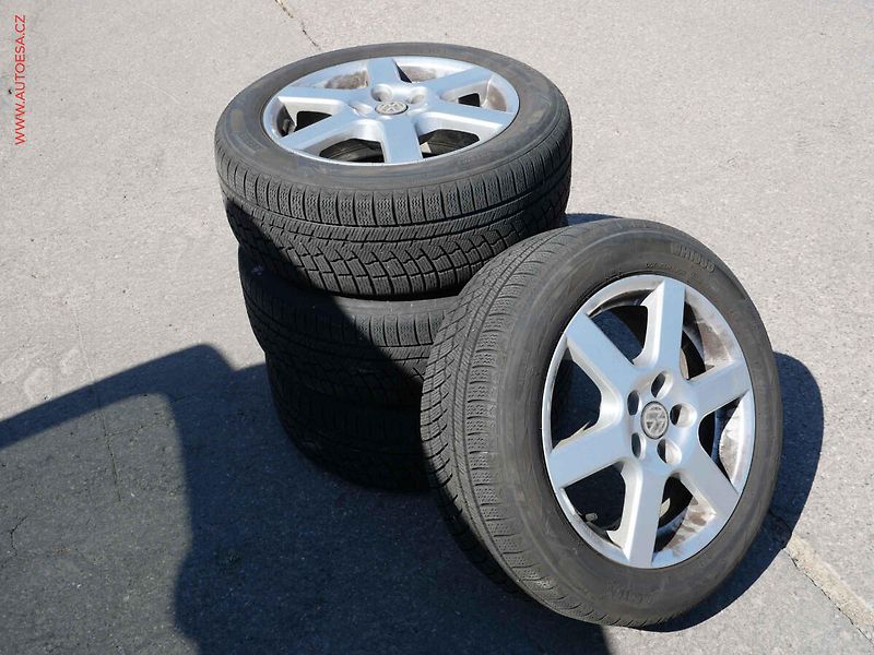 Volkswagen Touran (2010) 1.4TSi, 2.maj,ČR, AC, xenon - fotka 20 z 21