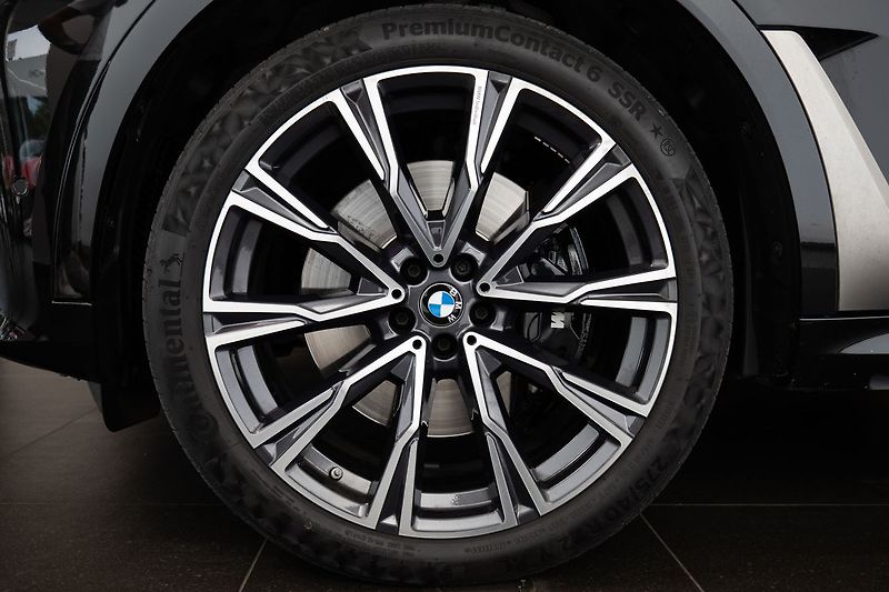 BMW X7 M50i/360/HarmanKardon/Pano - fotka 31 z 31