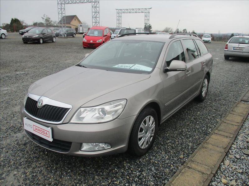 Škoda Octavia 1,6 TDI, klima, tažné zař. - fotka 3 z 25