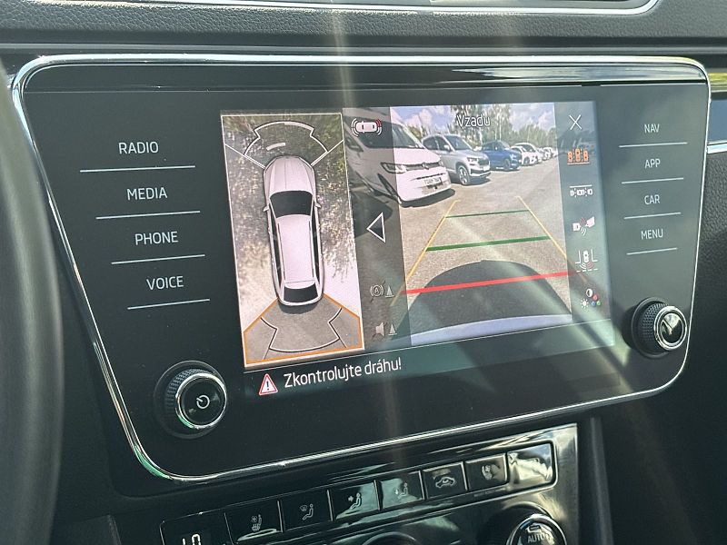 Škoda Superb (2023) Combi 2.0 TDI 4x4 DSG L&K - fotka 12 z 33