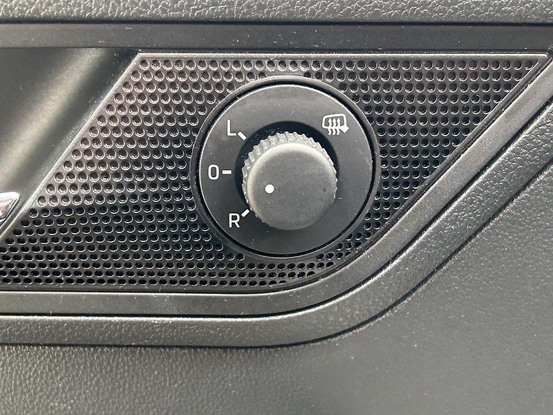 Škoda Rapid 1.0 TSI  Ambition   Plus - fotka 17 z 25