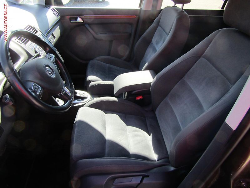 Volkswagen Touran (2011) 1.4 TSi, Highline, DSG - fotka 9 z 21