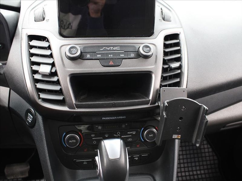 Ford Tourneo Connect 1,5 TDCi 88kW AT Active Pano.T - fotka 11 z 16