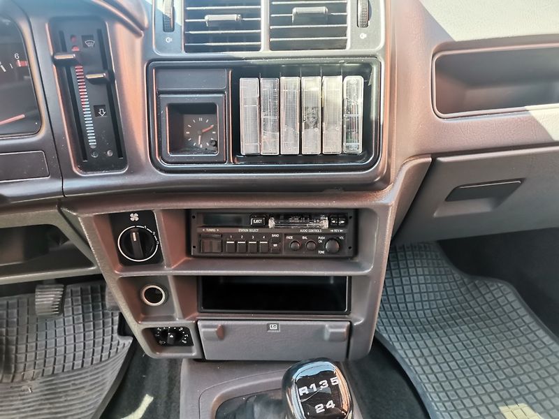 Ford Sierra (1991) 2.0i 74kw CLX Kombi - fotka 13 z 33
