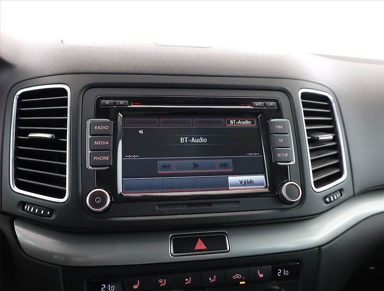 Volkswagen Sharan (2013) 2.0 TDI, 4X4, 7 míst - fotka 13 z 21
