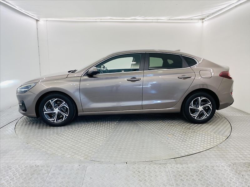 Hyundai i30 1,5 T-GDi 117kW Smart - fotka 3 z 25