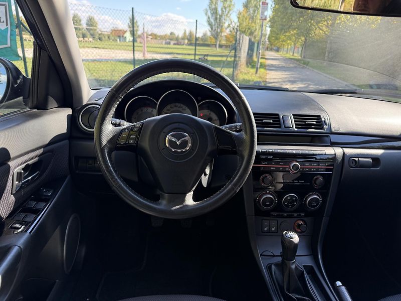 Mazda 3 1.6 Sport Active - fotka 23 z 28