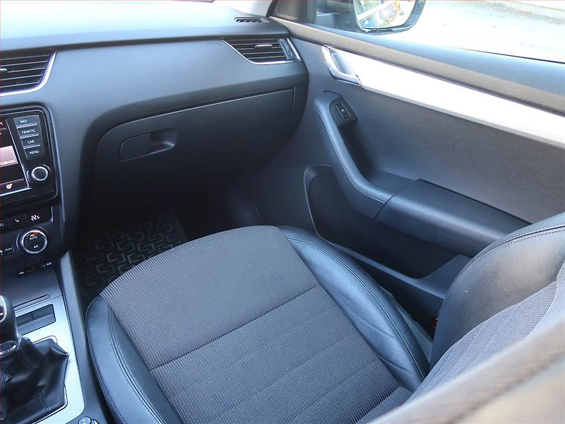 Škoda Octavia (2014) Elegance 1.6 TDI, Navi - fotka 8 z 18