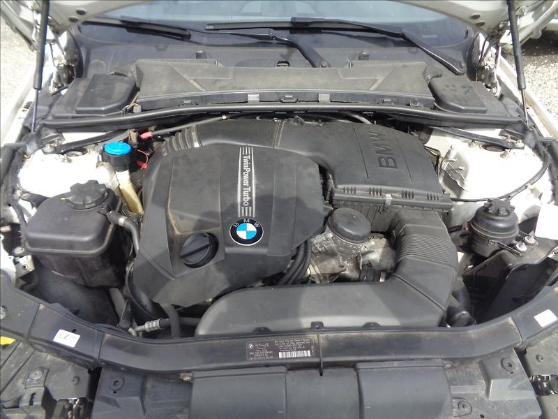 BMW Řada 3 3,0 - fotka 18 z 26