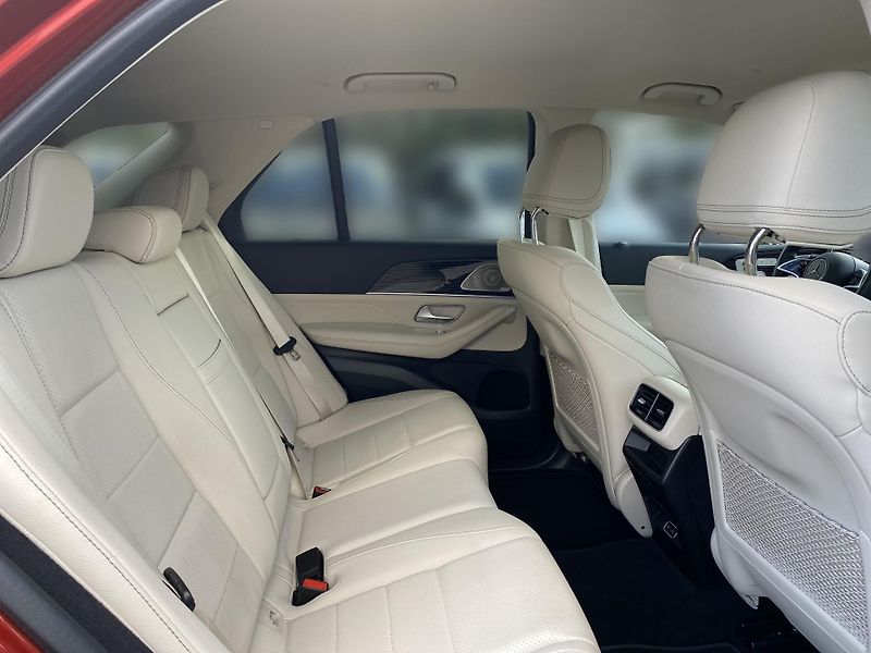 Mercedes-Benz GLE GLE 300 d 4MATIC AMG - fotka 19 z 28