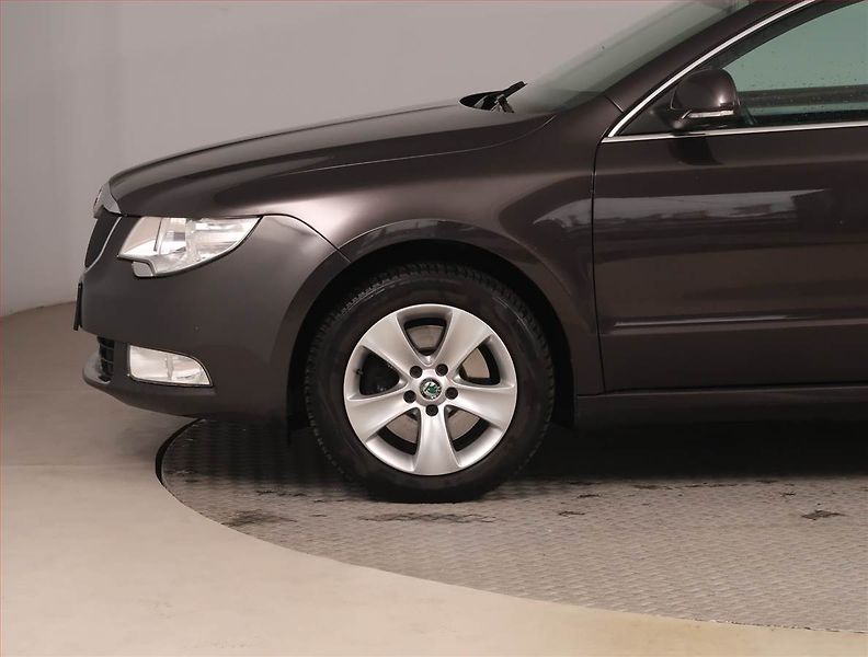 Škoda Superb (2011) 1.4 TSI, Tempomat - fotka 15 z 17