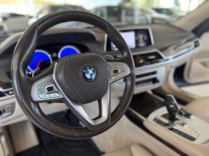 BMW Řada 7 750i xDrive*Laser*NočníVidění - fotka 10 z 47
