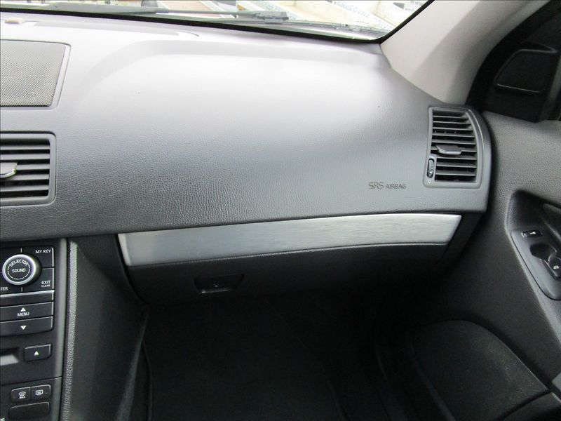 Volvo XC90 2.4 D5, AWD, automat, 7 míst - fotka 11 z 47
