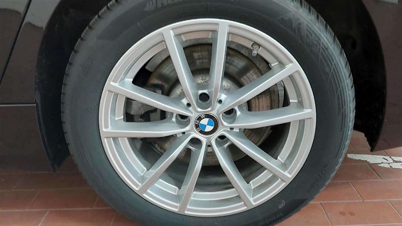 BMW Řada 3 330e - fotka 4 z 10