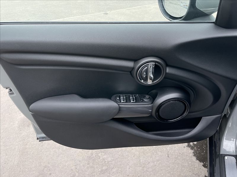 Mini Cooper 1,5 ACC+PDC - fotka 13 z 22