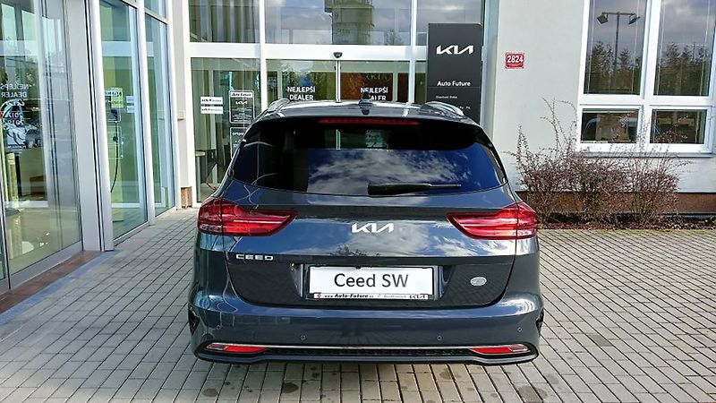 Kia Ceed SW (2025) 1,5 T-GDi 7DCT TOP - fotka 2 z 6