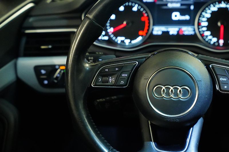 Audi A4 - fotka 16 z 30