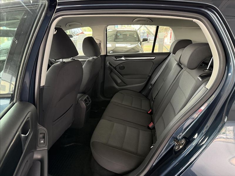 Volkswagen Golf 1,2   TSI 77kW,COMFORT,SERVISK - fotka 19 z 25