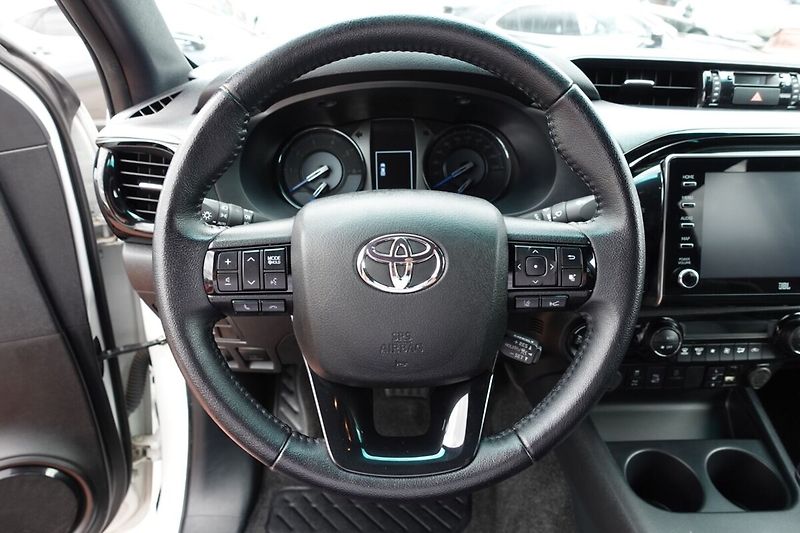 Toyota Hilux 2,8 D4-D Invincible Sport A/T - fotka 16 z 34