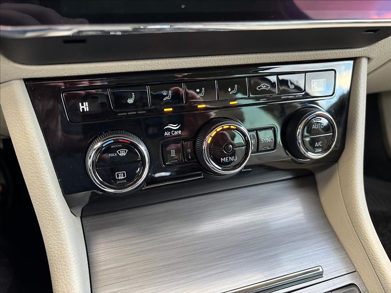 Škoda Superb 2,0 TDI 110kW Style AUT - fotka 28 z 40