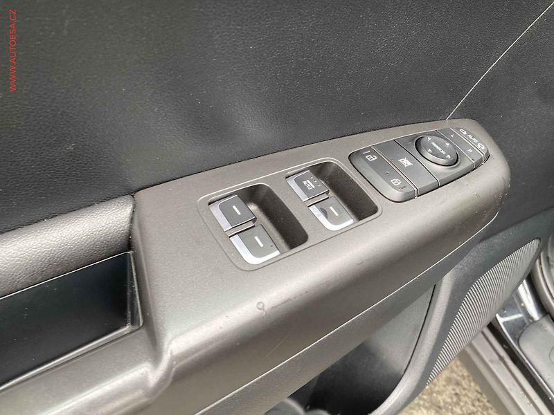 Kia Sportage (2017) 1.6 GDi, Navi, kamera, + kola - fotka 13 z 18
