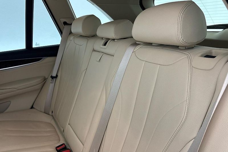 BMW X5 xDrive30d - fotka 9 z 26