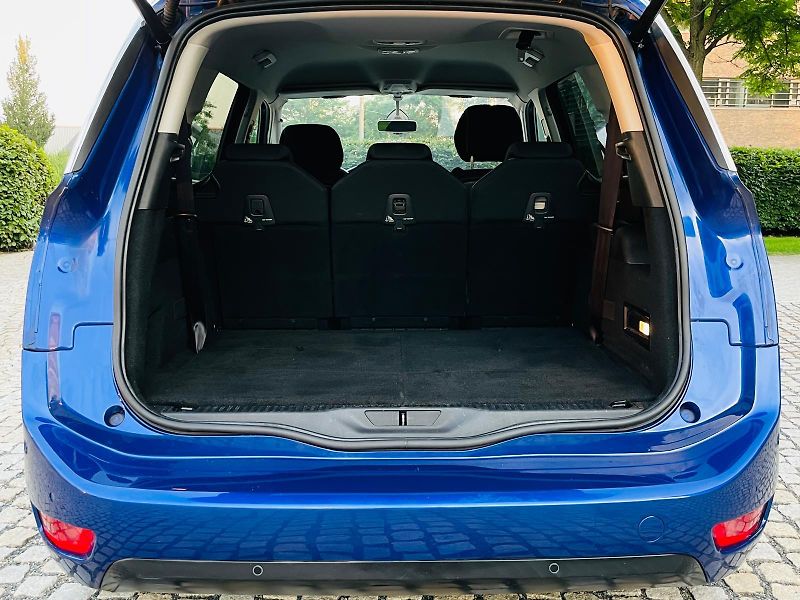 Citroën Grand C4 Picasso 2.0HDi MANUÁL 7MÍST SENZORY - fotka 19 z 46