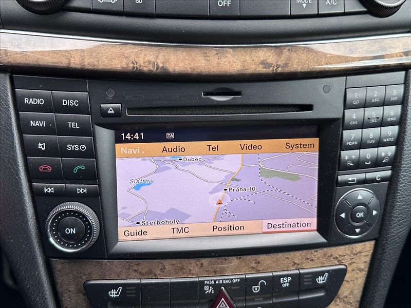 Mercedes-Benz Třídy E E 320 CDI Avantgarde - fotka 24 z 32