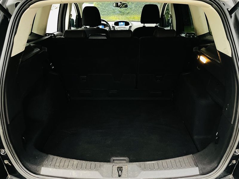 Ford Kuga 2.0TDCi 4x4 MAN TAŽNÉ VÝHŘEV - fotka 30 z 44