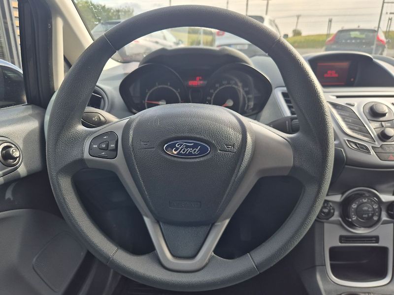 Ford Fiesta 1.2i 44kW, klima - fotka 12 z 22