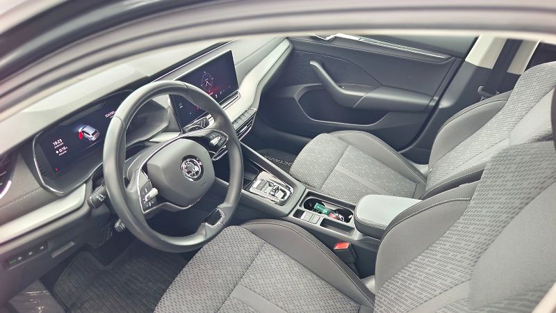 Škoda Octavia (2023) OCT.COM M-HEV STY TS 110/1.5 A - fotka 17 z 34