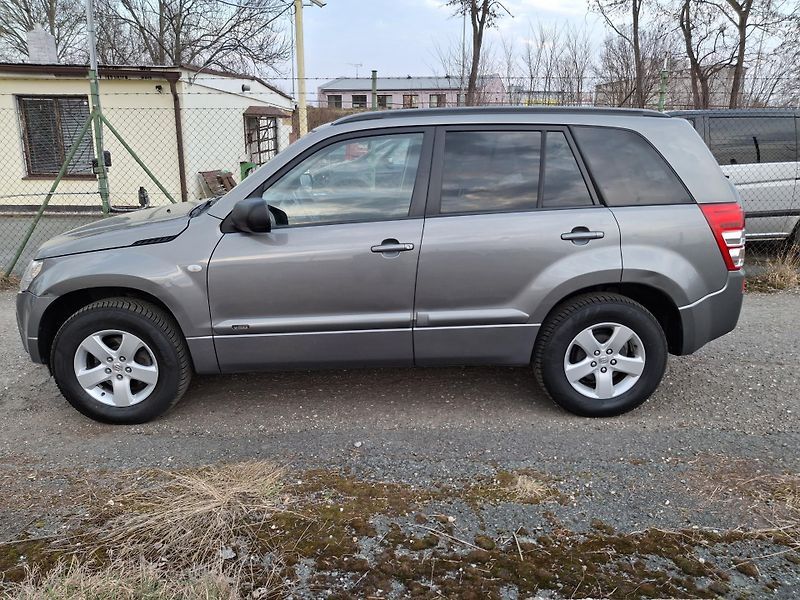 Suzuki Grand Vitara 2.0 benzin  Rezervace - fotka 8 z 43