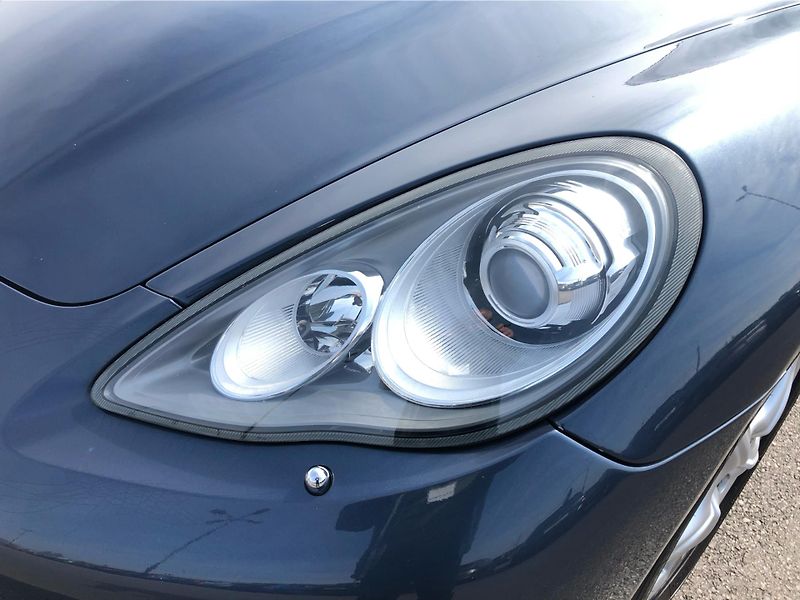 Porsche Panamera 4S - fotka 26 z 30