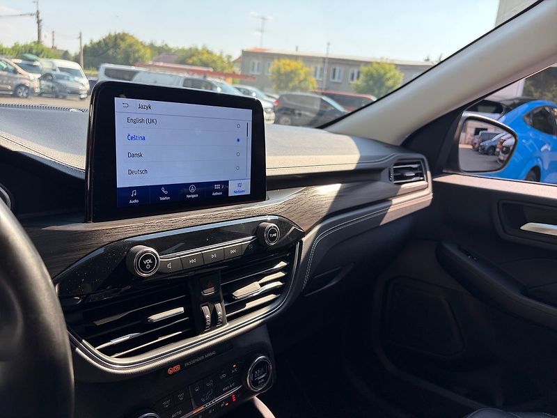 Ford Kuga 4x4 2,5HEV VIGNALE TOP VÝBAVA - fotka 16 z 20