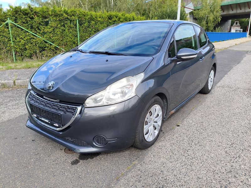 Peugeot 208 (2012) 1,6 eHDI 68Kw - fotka 2 z 33
