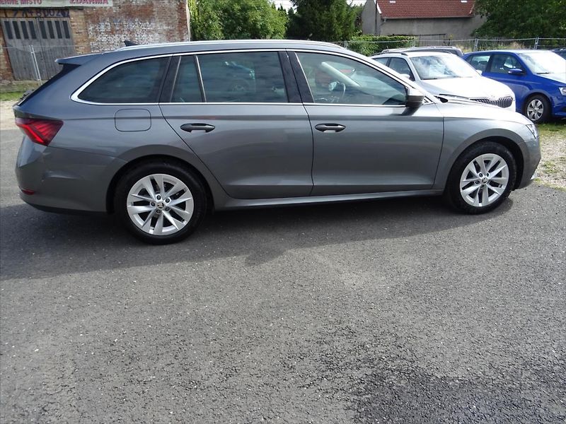 Škoda Octavia 1,0 TSI 81 kW Business - fotka 9 z 33