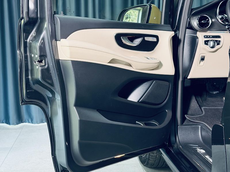 Mercedes-Benz Třídy V (2024) 300d*EXL*AMG*4M*NEZTOP*27.ZÁR - fotka 11 z 39