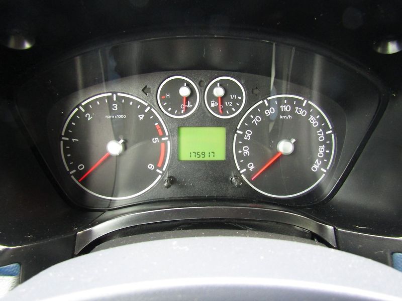 Ford Tourneo Connect (2010) 1.8 TDCi 81kW BEZ DPF - fotka 29 z 34