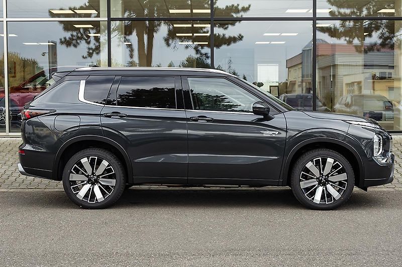 Mitsubishi Outlander (2025) 2,4 PHEV 4WD  Instyle - fotka 6 z 26