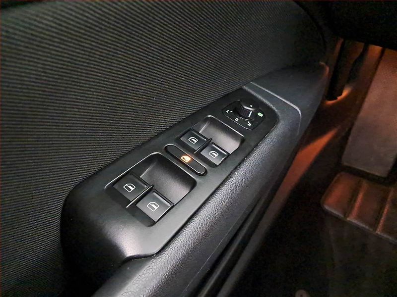 Škoda Superb (2015) 2.0 TDI, Navi, Xenony - fotka 18 z 21
