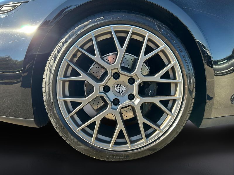 Porsche 911 (2025) Carrera Coupe - fotka 13 z 29